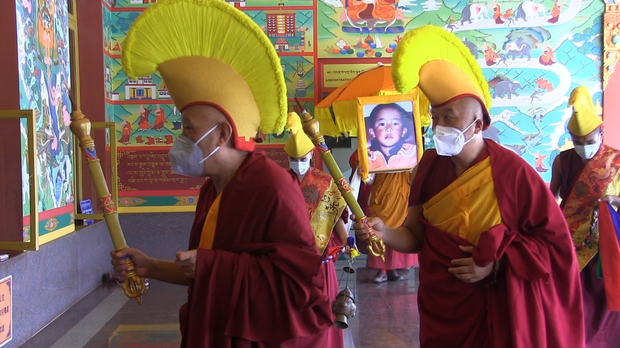 པཎ་ཆེན་རིན་པོ་ཆེ་མཆོག་དང་སྐུ་འཁོར་གློད་དགོས་པའི་རེ་སྐུལ། པཎ་ཆེན་རིན་པོ་ཆེ་མཆོག་དང་སྐུ་འཁོར་གློད་དགོས་པའི་རེ་སྐུལ།