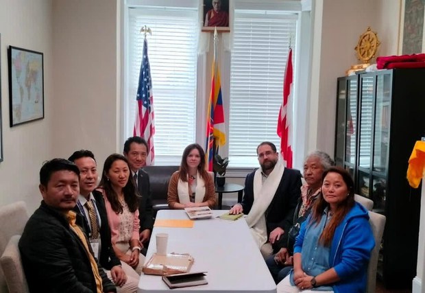 བོད་མིའི་ཚོང་ལས་བདེ་ཚོགས་ནས་ཨ་རིའི་དཔོན་རིགས་དང་མཇལ་མོལ།