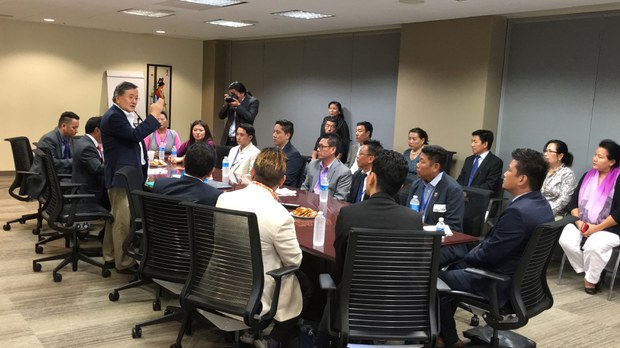 བོད་མིའི་ཚོང་ལས་བདེ་ཚོགས་ནས་ཨ་རིར་སྐོར་བསྐྱོད། བོད་མིའི་ཚོང་ལས་བདེ་ཚོགས་ནས་ཨ་རིར་སྐོར་བསྐྱོད།