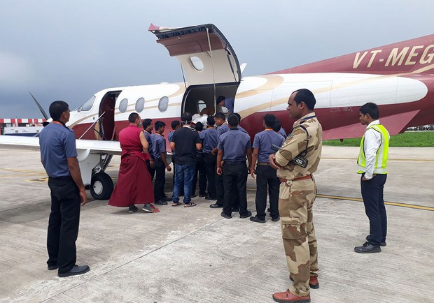 བསྟན་འཛིན་ཆོས་དབྱིངས་ལགས་ལྡི་ལིར་བསྐྱེལ་བ། བསྟན་འཛིན་ཆོས་དབྱིངས་ལགས་ལྡི་ལིར་བསྐྱེལ་བ།