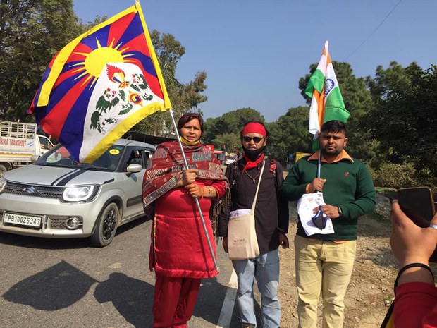 རྒྱ་གར་གཞུང་གིས་རྒྱ་ནག་གཅིག་གི་སྲིད་བྱུས་ལ་བསྒྱུར་བ་གཏོང་དགོས། རྒྱ་གར་གཞུང་གིས་རྒྱ་ནག་གཅིག་གི་སྲིད་བྱུས་ལ་བསྒྱུར་བ་གཏོང་དགོས།