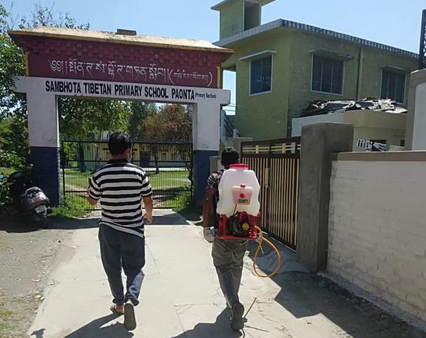 བོད་པའི་གཞིས་ཆགས་སྤོན་ཊ་ཆོལ་གསུམ་ས་གནས་སུ་ཏོག་དབྱིབས་ནད་ཡམས་སྔོན་འགོག་གི་ལས་འགུལ་སྤེལ་བཞིན་པ།