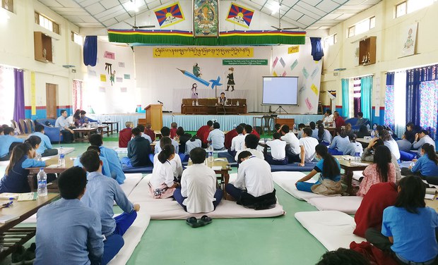 བོད་ཀྱི་རྒྱུན་སྤྲོད་ཐ་སྙད་འགྲན་བསྡུར་ཐེངས་གསུམ་པ། བོད་ཀྱི་རྒྱུན་སྤྲོད་ཐ་སྙད་འགྲན་བསྡུར་ཐེངས་གསུམ་པ།