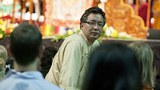 ཨ་རུ་ན་ཅལ་ནས་ཁེ་ན་ཌ་རུ་བོད་མི་གཞིས་སྤོས་བྱེད་བཞིན་པ།