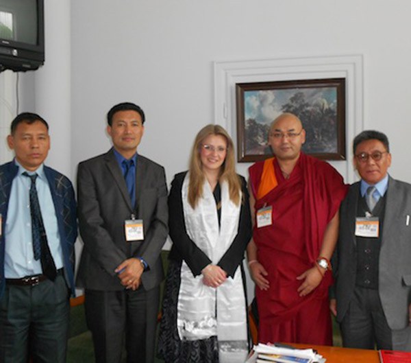 སྤྱི་འཐུས་རྣམ་པས་ཡོ་རོབ་ཏུ་བོད་དོན་ཞུ་གཏུགས་གནང་བ། སྤྱི་འཐུས་རྣམ་པས་ཡོ་རོབ་ཏུ་བོད་དོན་ཞུ་གཏུགས་གནང་བ།