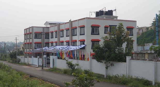 ལུགས་བཟུང་བསམ་གྲུབ་གླིང་བོད་མིའི་གཞིས་ཆགས་ཀྱི་མཉམ་འབྲེལ།