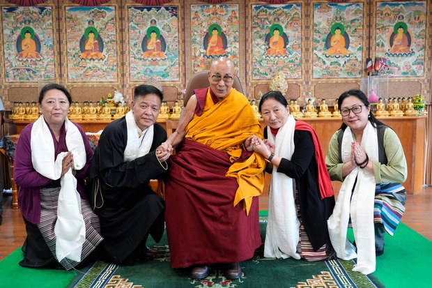 བཙན་བྱོལ་བོད་མིའི་སྤྱི་ཚོགས་ནང་མང་གཙོའི་ལམ་ལུགས་དབུ་བརྙེས་ནས་མི་ལོ་༦༣་འཁོར།