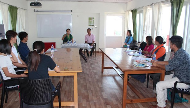 བོད་མིའི་ཡར་ཐོན་ཚོང་ལས་རམ་འདེགས་ལས་གཞི་ཁང་གིས་གཞོན་སྐྱེས་ཚོང་པ་དྲུག་འདེམ་སྒྲུབ་གནང་བ། བོད་མིའི་ཡར་ཐོན་ཚོང་ལས་རམ་འདེགས་ལས་གཞི་ཁང་གིས་གཞོན་སྐྱེས་ཚོང་པ་དྲུག་འདེམ་སྒྲུབ་གནང་བ།