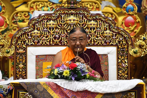 བོད་པའི་སྐད་དང་ཡི་གེ་བེད་སྤྱོད་གང་མང་གནང་དགོས།