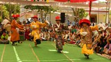 སྦེ་ལ་ཀོ་པི་ལྷོ་མོ་ཚོགས་པ་ནས་ལྷ་མོ་འཁྲབ་སྟོན་གནང་བཞིན་པ།