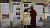 བོད་མི་རྣམས་རང་ལུས་མེར་སྲེག་གཏོང་དགོས་དོན་གང་ཡིན་ཞེས་པའི་བརྗོད་གཞིའི་ཐོག་སྐོར་བསྐྱོད་འགྲེམས་སྟོན་ཞིག་བཞུགས་སྒར་དུ་གོ་སྒྲིག་གནང་ཡོད་པ།