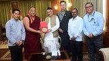 འཐུས་ལྷན་ཚོགས་ཀྱི་སྐུ་ཚབ་ནས་མ་ཧ་ར་ཤི་ཊ་མངའ་སྡེའི་སྲིད་སྐྱོང་ལྷན་མཇལ་མོལ་གནང་བ།