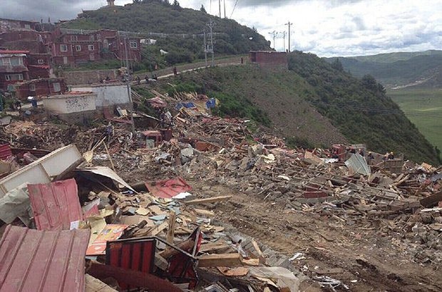 བླ་རུང་སྒར་ལ་གཏོར་བཤིག་བཏང་བ་དེར་བོད་མི་ཚོས་ངོ་རྒོལ་གནང་བ།