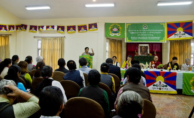 བུད་མེད་ལྷན་ཚོགས་བཙན་བྱོལ་ནང་སླར་གསོ་བྱུང་ནས་མི་ལོ་༣༤འཁོར་བ། བུད་མེད་ལྷན་ཚོགས་བཙན་བྱོལ་ནང་སླར་གསོ་བྱུང་ནས་མི་ལོ་༣༤འཁོར་བ།