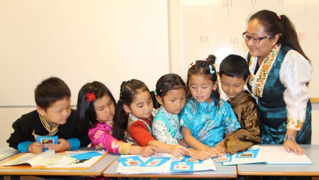 གཞན་ཡུལ་དུ་འཚར་བའི་བོད་ཕྲུག་ལ་བོད་སྐད་ཡིག་གི་སློབ་གསོ།