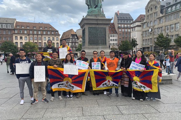 སཊྲཱས་སྦརྒྷ་གྲོང་ཁྱེར་ནང་རྒྱ་ནག་ལ་ངོ་རྒོལ་སྤེལ་འདུག