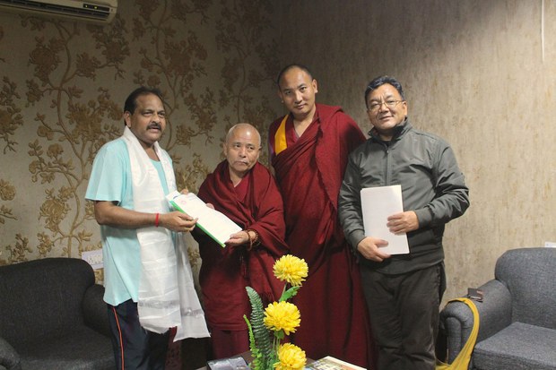 རྒྱ་གར་དབུས་གྲོས་ཚོགས་ཀྱི་འཐུས་མིར་བོད་དོན་ཞུ་སྐུལ།
