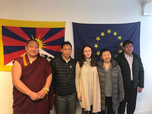 རྒྱལ་སྤྱིའི་འགྲོ་བ་མིའི་ཐོབ་ཐང་གི་མི་སྣ་དང་མཇལ་མོལ།