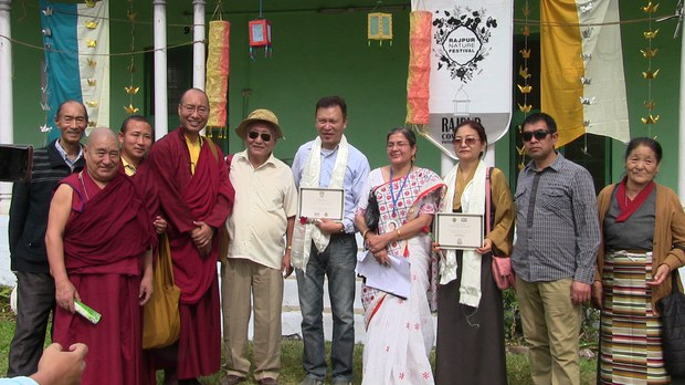 བོད་མི་གཉིས་ལ་ཁོར་ཡུག་སྲུང་སྐྱོབ་དང་འབྲེལ་བའི་གཟེངས་རྟགས་ཐོབ་པ། བོད་མི་གཉིས་ལ་ཁོར་ཡུག་སྲུང་སྐྱོབ་དང་འབྲེལ་བའི་གཟེངས་རྟགས་ཐོབ་པ།
