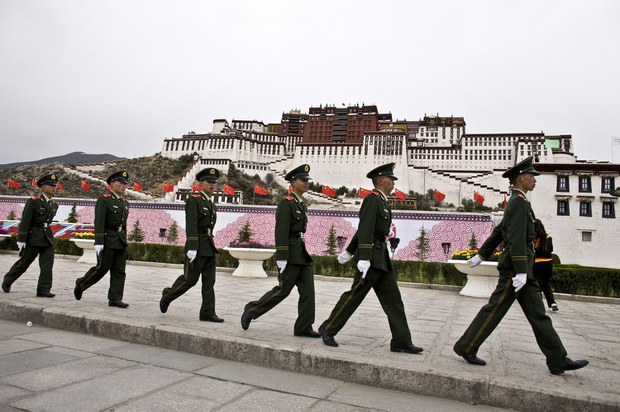 གསུམ་བཅུའི་དུས་དྲན་སྐབས་དང་ས་བྱི་ཞི་རྒོལ་དུས་ཚེས་བསླེབ་ལ་ཉེ་བ་དང་བསྟུན་ལྷ་སར་ཞིབ་བཤེར་ལྟ་རྟོག་བྱེད་ཤུགས་ཆེ་རུ་གཏོང་བཞིན་འདུག