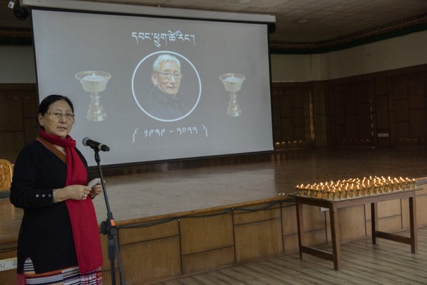 དབང་ཕྱུག་ཚེ་རིང་ལགས་ཀྱི་ཆེད་མཆོད་འབུལ་སྨོན་ལམ།