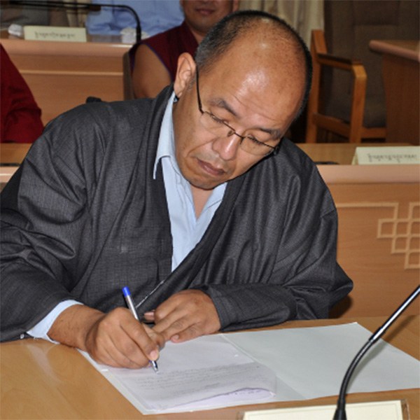 ཡོ་རོབ་སྤྱི་འཐུས་གསར་པའི་དམ་འབུལ། ཡོ་རོབ་སྤྱི་འཐུས་གསར་པའི་དམ་འབུལ།