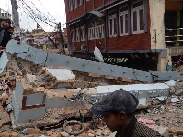 ས་ཡོམ་གྱི་གྲིབ་གཟུགས་ཁྲོད་ཀྱི་བོད་མི་བཙན་བྱོལ་བ།