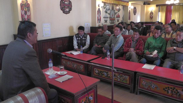 དབུ་མའི་ལམ་གྱི་སྐོར་ལ་ཟབ་སྦྱོང་། དབུ་མའི་ལམ་གྱི་སྐོར་ལ་ཟབ་སྦྱོང་།