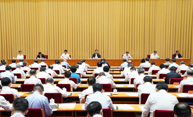 ཀྲུང་གོའི་བོད་ལྗོངས་ཆ་འཕྲིན་ལྟེ་གནས་ཟེར་བ་དེ་ཀན་སུའུ་ཞིང་ཆེན་ཀན་ལྷོ་ཁུལ་དུ་བསྐྱོད་པ།