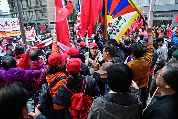 རྒྱ་ནག་དམར་ཤོག་གིས་རྒྱལ་མཚམས་བརྒལ་ནས་དྲག་གནོན་ཇི་ལྟར་བྱེད་ཀྱི་ཡོད་མེད། རྒྱ་ནག་དམར་ཤོག་གིས་རྒྱལ་མཚམས་བརྒལ་ནས་དྲག་གནོན་ཇི་ལྟར་བྱེད་ཀྱི་ཡོད་མེད།