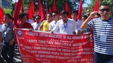 ཨ་རུ་ཎ་ཅལ་མངའ་སྡེའི་སློབ་ཕྲུག་ཚོགས་པས་ངོ་རྒོལ་བྱེད་བཞིན་པ།