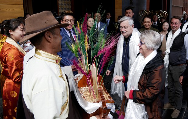 རྒྱ་ནག་གཞུང་གིས་ར་ཤི་ཡ་དང་རྒྱ་གར་དང་འབྲེལ་ལམ་ཡར་རྒྱས་གཏོང་བཞིན་པ།