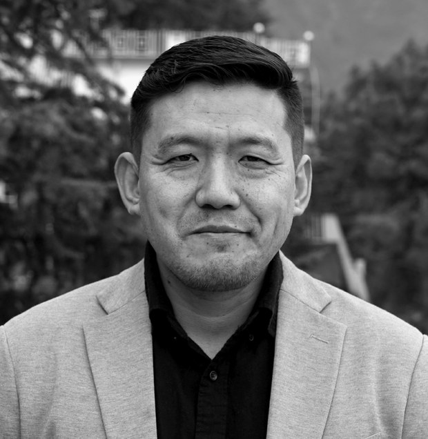 རྒྱ་གཞུང་གིས་རྒྱ་ནག་དང་བོད་ནང་གི་ཚོང་པ་འབྱོར་ལྡན་པའི་ཐོག་ལ་དམ་དྲག་བྱེད་དགོས་པའི་སྲིད་ཇུས་དང་དམིགས་ཡུལ།