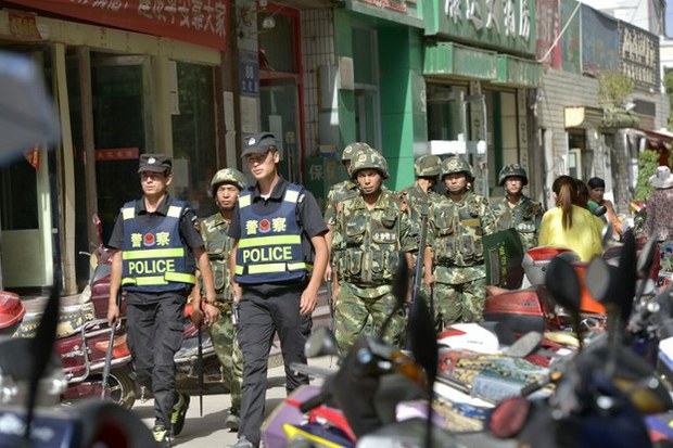 རྒྱ་ནག་ཉེན་རྟོག་པའི་དཔོན་པོ་ཞིག་ནང་མི་དང་བཅས་དམར་གསོད་བཏང་བ།