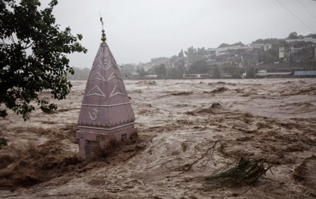 ཀུ་ལུ་མ་ན་ལི་ཁུལ་དུ་ཆུ་ལོག་བྱུང་བ།