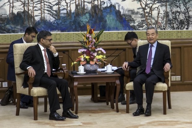 རྒྱ་གར་གྱི་ཕྱི་སྲིད་དྲུང་ཆེ་རྒྱ་ནག་ཏུ་ཕེབས་པ། རྒྱ་གར་གྱི་ཕྱི་སྲིད་དྲུང་ཆེ་རྒྱ་ནག་ཏུ་ཕེབས་པ།