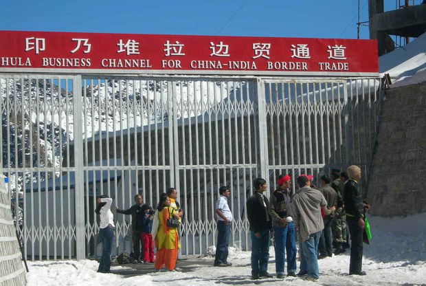 ཏོག་དབྱིབས་ཀྱི་རྐྱེན་པས་ཧི་མ་ལ་ཡའི་ས་མཚམས་ཁུལ་གྱི་ཚོང་ལ་གནོད་སྐྱོན་ཕོག་པ། ཏོག་དབྱིབས་ཀྱི་རྐྱེན་པས་ཧི་མ་ལ་ཡའི་ས་མཚམས་ཁུལ་གྱི་ཚོང་ལ་གནོད་སྐྱོན་ཕོག་པ།