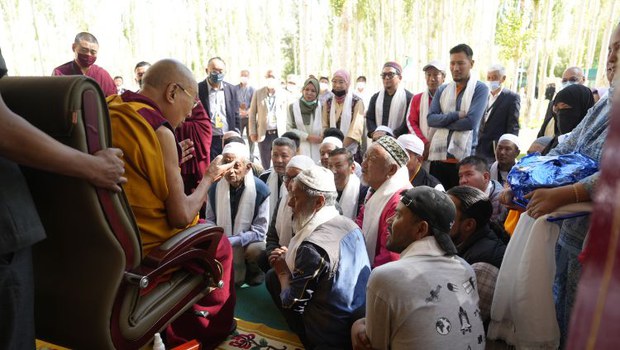 རྒྱ་གར་བྱང་ཕྱོགས་ཀཤ་མིར་ནང་གི་ལྷ་ས་ཁ་ཆེ་བ་རྣམས་དང་ཁོང་རྣམས་ཀྱི་གཞིས་ཆགས་སྐོར།