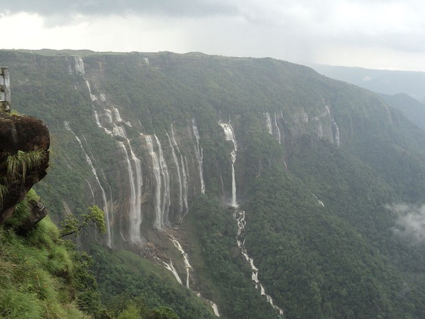 མེ་གྷ་ལ་ཡ་མངའ་སྡེའི་ནང་ཡུལ་སྐོར་སྤྲོ་འཆམ་པ།