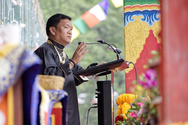 དཔལ་ནཱ་ལནྜཱའི་ནང་པའི་སྲོལ་རྒྱུན་ཐོག་རྒྱལ་ཡོངས་བགྲོ་གླེང་ཚོགས་འདུ་མོན་རྟ་དབང་བྱེ་མའི་ཐང་དུ་ཚོགས་ཡོད་པ།