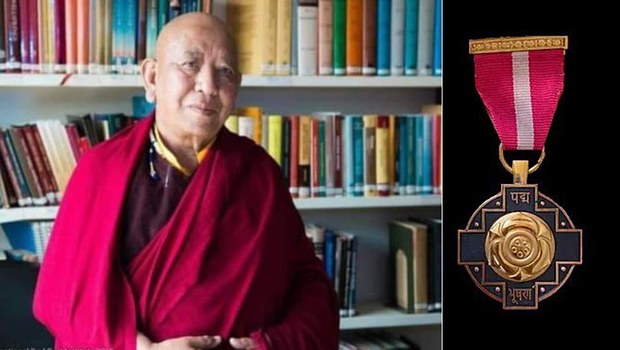 ཞིང་གཤེགས་དམ་སྐྱབས་རྗེ་རྟོགས་ལྡན་རིན་པོ་ཆེ་མཆོག་ལ་པདྨ་བྷུ་ཤན་གཟེངས་རྟགས་ཕུལ་གཏན་འཁེལ་བ།