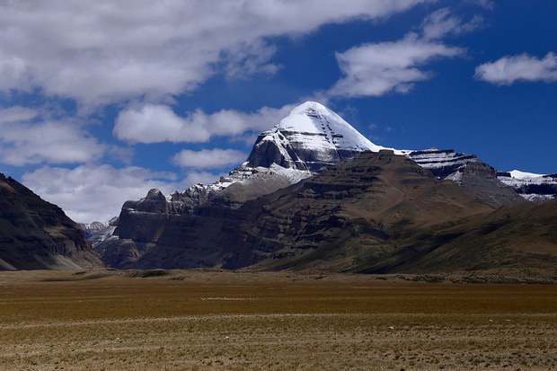 རྒྱ་ནག་གཞུང་གིས་གངས་རིན་པོ་ཆེར་གནས་མཇལ་དུ་ཡོང་མཁན་ཚོར་སྔར་ལྷག་པའི་དམ་དྲག་བྱེད་བཞིན་པ།