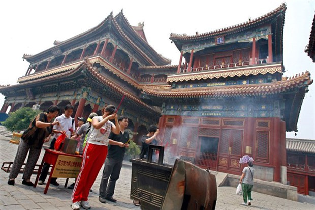 པེ་ཅིན་དུ་ཡོད་པའི་དགའ་ལྡན་བྱིན་ཆགས་གླིང་དགོན།