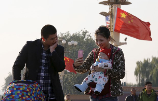 རྒྱ་ནག་ནང་བྱིས་པ་གསོ་སྐྱོང་དང་ཤེས་ཡོན་སློབ་གསོའི་ཐད་ཀྱི་འགྲོ་གྲོན་གྱི་གནས་ཚད་དེས་ཕ་མ་མང་པོ་ཞིག་ལ་དཀའ་ངལ་ཆེན་པོ་འཕྲད་བཞིན་པ།