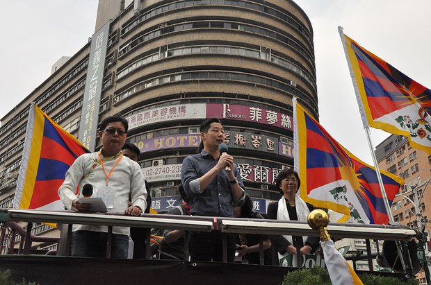 ཐེ་དབན་ནང་བོད་མི་ཚོས་རྒྱ་ནག་ལ་ངོ་རྒོལ་གྱི་ལས་འགུལ་སྤེལ་ཡོད་པ།