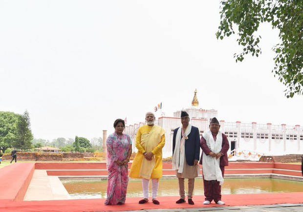 ཆོས་ཕྱོགས་དང་ཆབ་སྲིད་ཀྱི་གལ་གནད་སྐོར་འབྲེལ་ཡོད་ལ་བཀའ་འདྲི་ཞུས་པ། ཆོས་ཕྱོགས་དང་ཆབ་སྲིད་ཀྱི་གལ་གནད་སྐོར་འབྲེལ་ཡོད་ལ་བཀའ་འདྲི་ཞུས་པ།