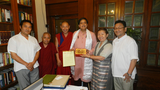 གྲོས་ཚོགས་འཐུས་མི་དང་མཇལ་མོལ།