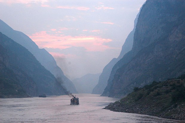 འབྲི་ཆུའི་ཆུ་ཚད་དང་གློག་ཤུགས་མཁོ་འདོན།