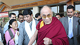 ༸གོང་ས་མཆོག་བཞུགས་སྒར་དུ་ཞབས་སོར་འཁོད་པ།