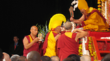 བྱང་ཨ་རིའི་བོད་མིས་༸གོང་ས་མཆོག་ལ་བརྟན་བཞུགས་ཕུལ་བ།